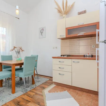 Nikolic Apartment Vir